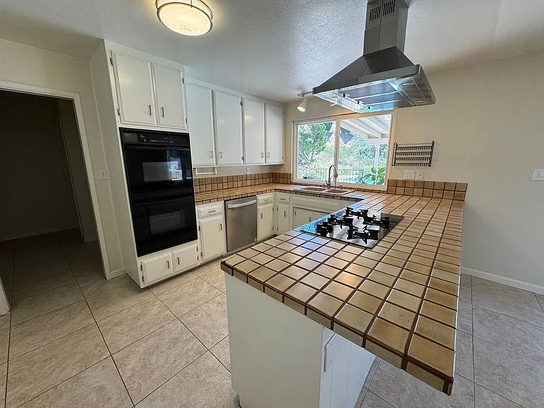 2 Marimar St — Photo 4