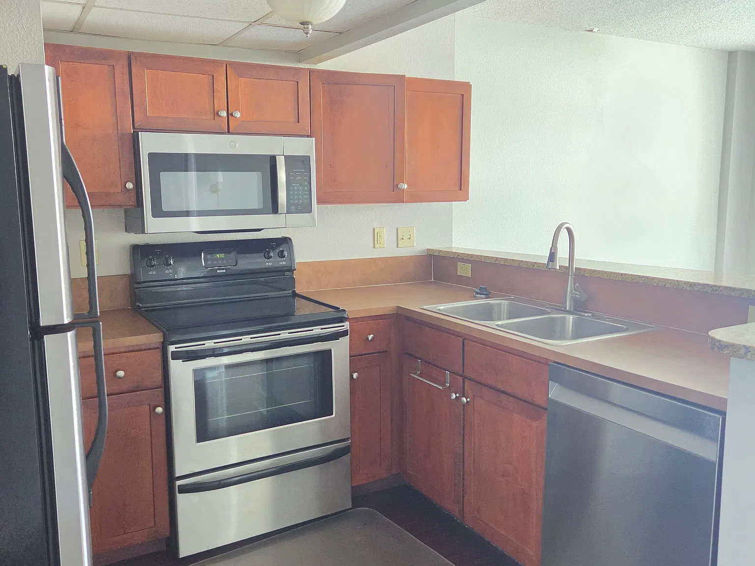 151 E Washington St — Photo 3