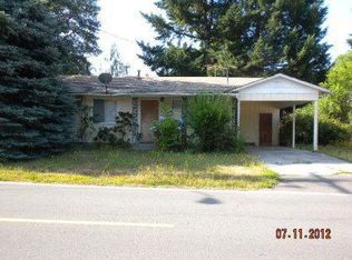 414 3rd St, Rogue River, OR 97537