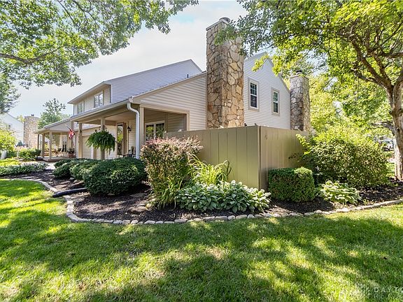 3rd image of 1070 Foxshire Pl