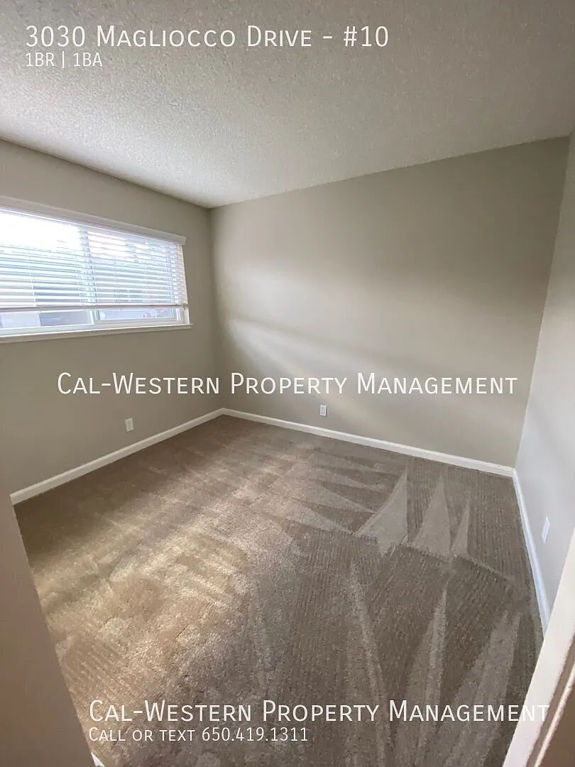 Available 1 bed 1 bath apartment on 2nd floor with a/c! — Photo 4