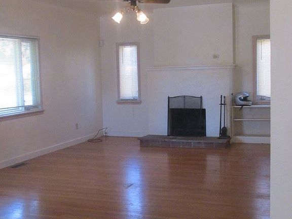 4th image of 810 Vassar Dr NE