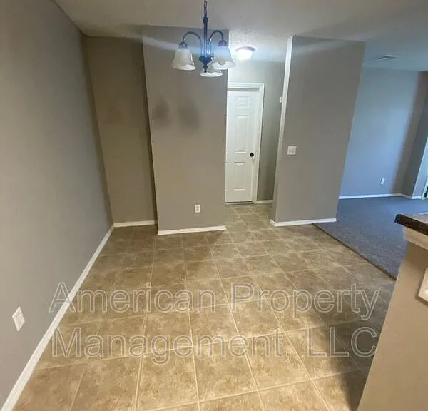 4716 NE Wisconsin St — Photo 18