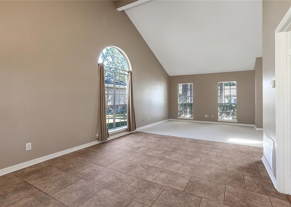 1st image of 111 Larchwood Dr