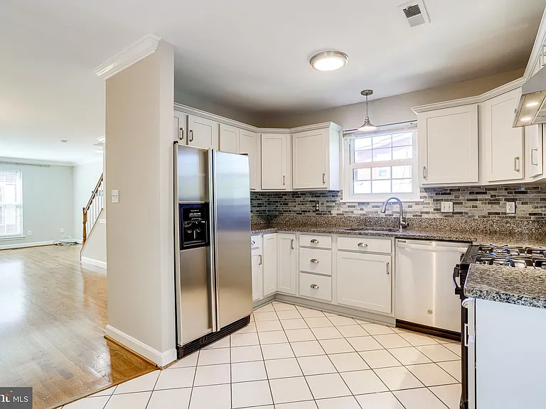 1706 S Edgewood St — Photo 5