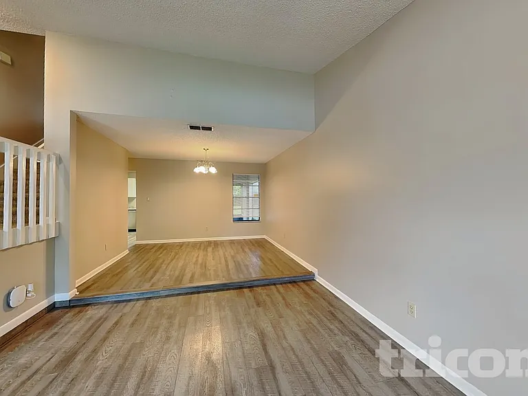 1311 Corner Oaks Dr — Photo 3