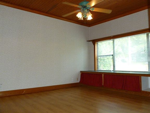 4th image of 212 Toni Dr