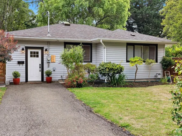 1685 Midgard Ave, Saanich, BC V8P 2Y4