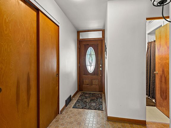 3rd image of 124 Coventry Ct