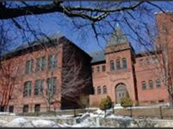 13 Dartmouth St, Worcester, MA