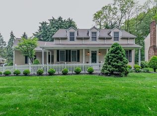 7413 Hollycroft Ln, Mentor, OH 44060