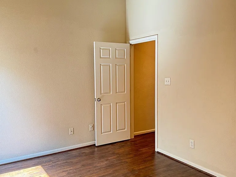 27926 Barberry Banks Ln — Photo 20