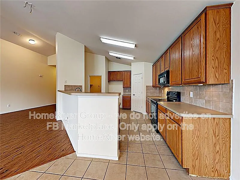 3 bed, 2.0 bath, 1706 sqft, $2,050 — Photo 3
