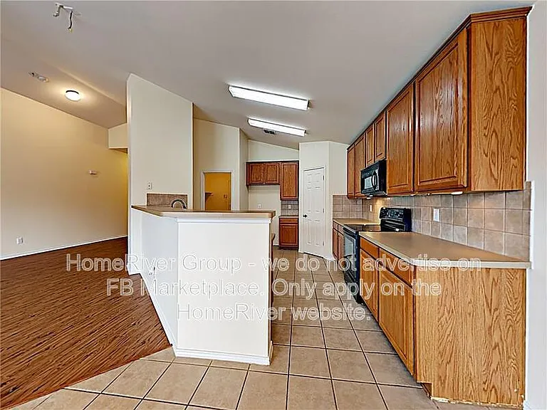 1204 Huntsville Dr — Photo 3