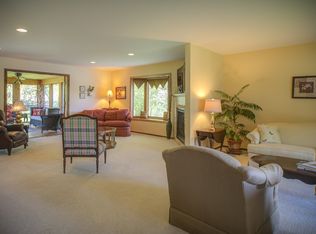 19180 Timberline Dr, Brookfield, WI 53045