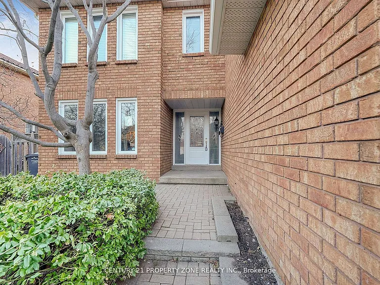 4 Garbutt Cres — Photo 2