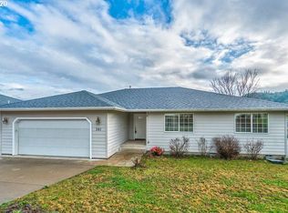 381 Sunnyside Dr, Winston, OR 97496