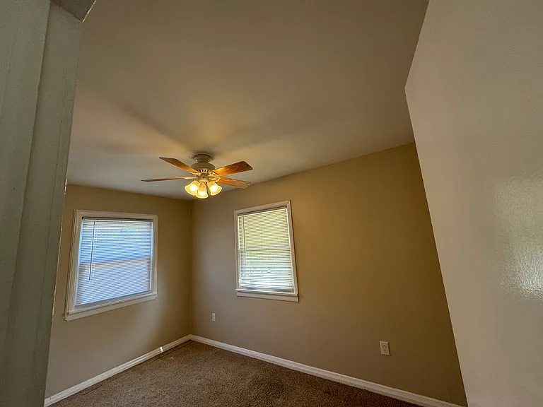 92 Lakewood Dr — Photo 8