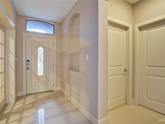 5th image of 608 E Thornhill Ave