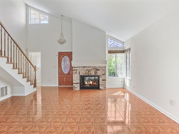 4th image of 839 Williams St