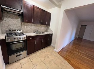 87-02 Midland Pkwy #1R, Jamaica, NY 11432
