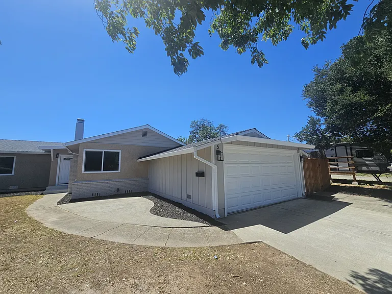 5 Alta Loma Dr — Photo 1