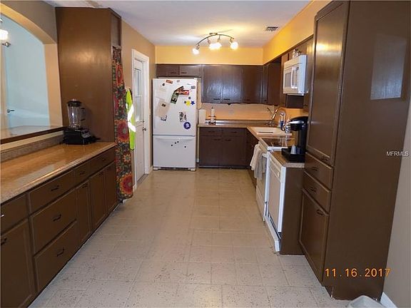 3rd image of 445 W Cummings St