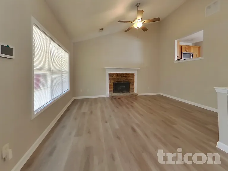 103 Fairfax Dr — Photo 3