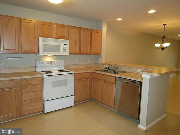 5th image of 1830 Congressional Village Dr Unit 3103