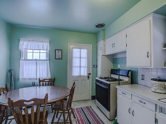 5th image of 429 Wood St