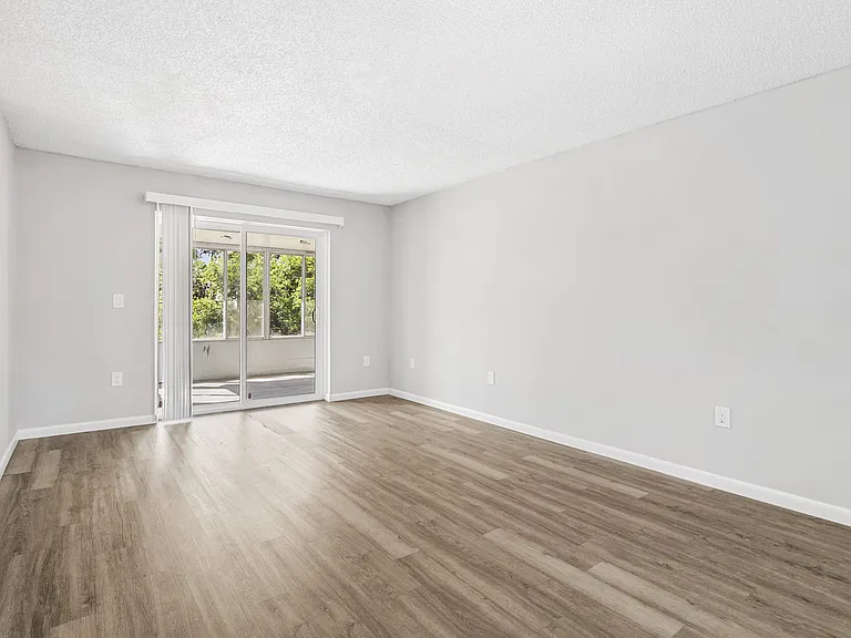 Bella Sol Apartments — Photo 11