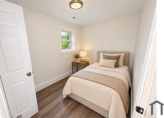 4 bed, $3,999 — Photo 4