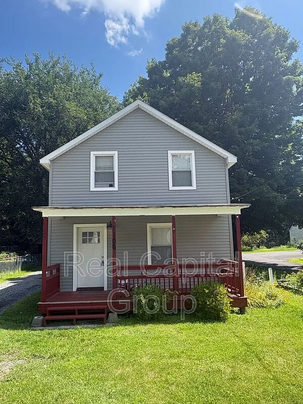 3 bed, 1.0 bath, $1,695 — Photo 1