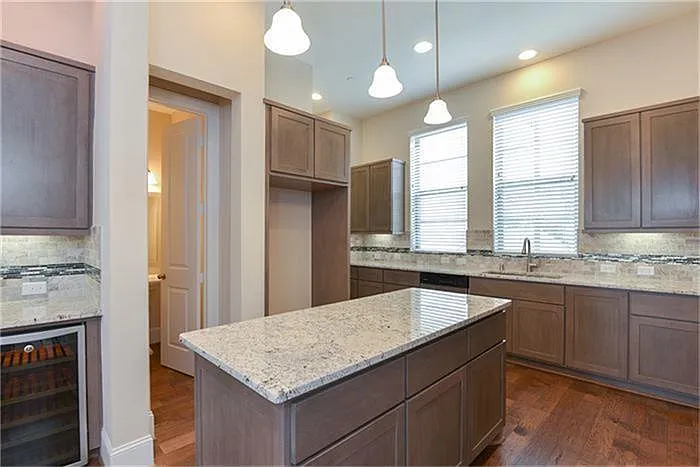 2112 Radcliffe St — Photo 10