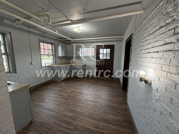 2nd image of 210-148 E Walnut St