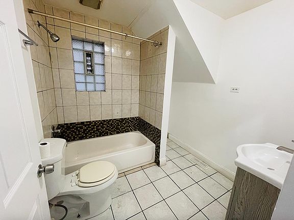 5th image of 3612 S Wood St #1-F