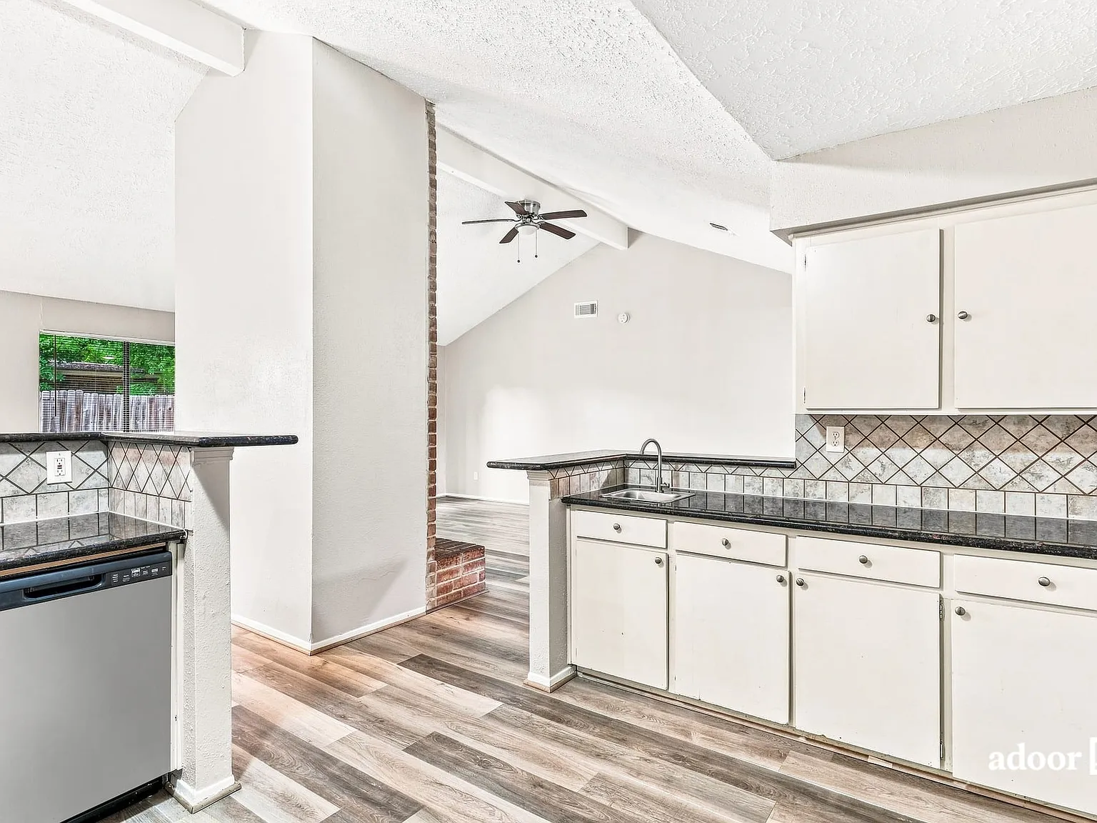 3 bed, 2.0 bath, 1506 sqft, $1,745 — Photo 3