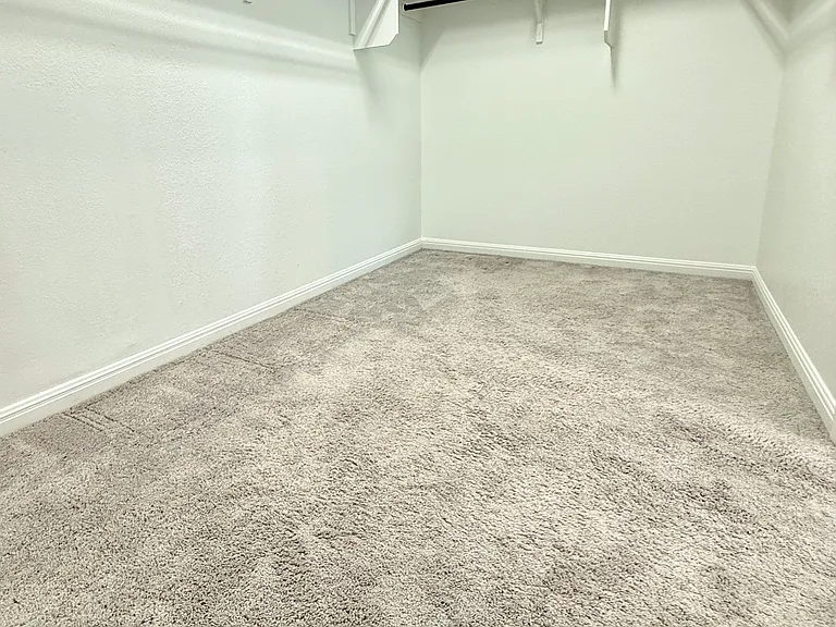 2609 Danbury Ln — Photo 11