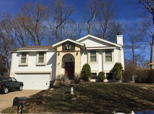 209 Valleyoak Ct, Ballwin, MO 63021