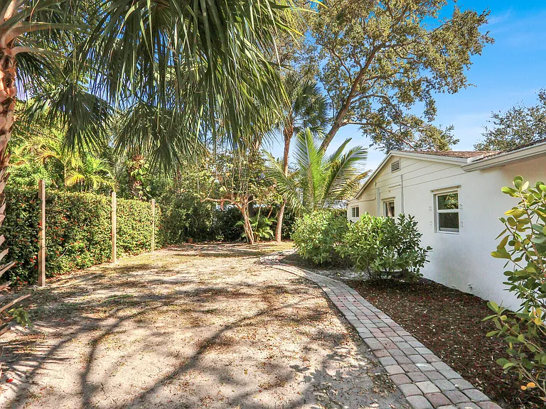 601 Paulina Rd — Photo 33