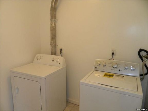 5th image of 44 Brookside Dr W