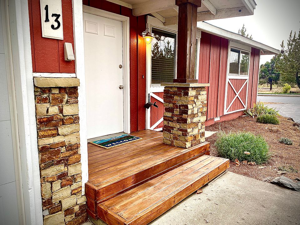 Cute front porch entry