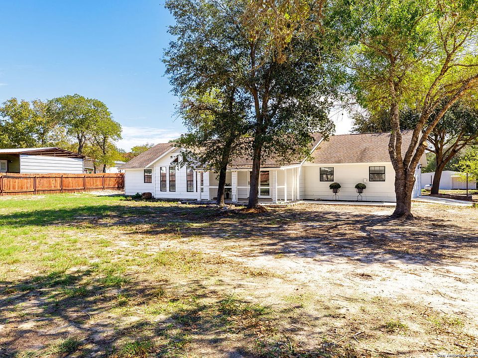 1st image of 208 RANCH CREEK DR