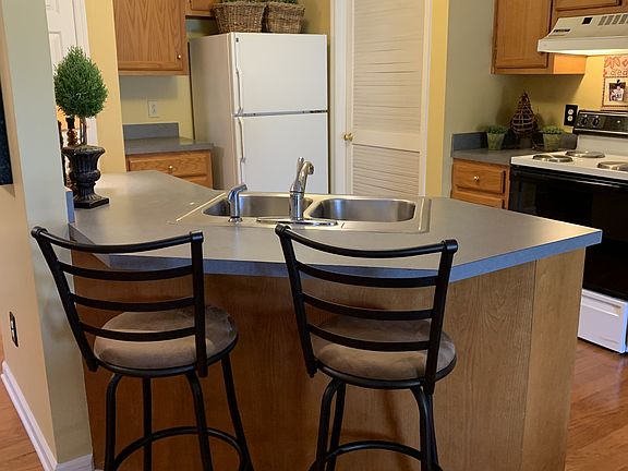 4th image of 474 S Main St Unit 103