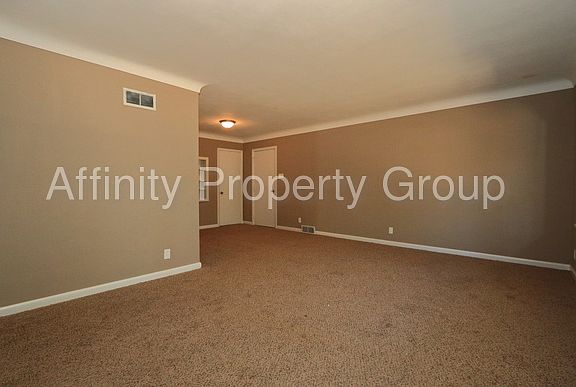 4th image of 12511 Hillview Dr