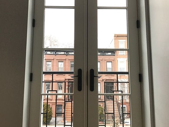 3rd image of 868 Lafayette Ave #2R