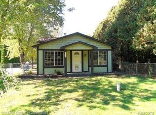 3225 Oak Ridge Dr, Highland, MI 48356