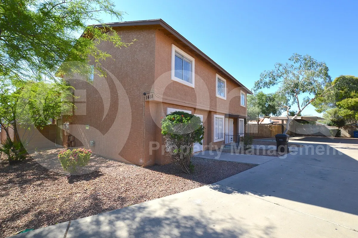 2 bed, 1.5 bath, 922 sqft, $1,499 — Photo 2