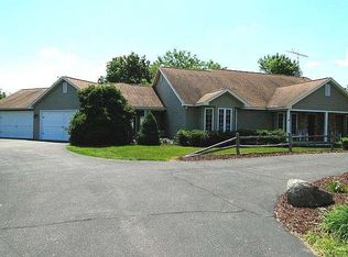 N6437 Hargraves Rd, Burlington, WI 53105