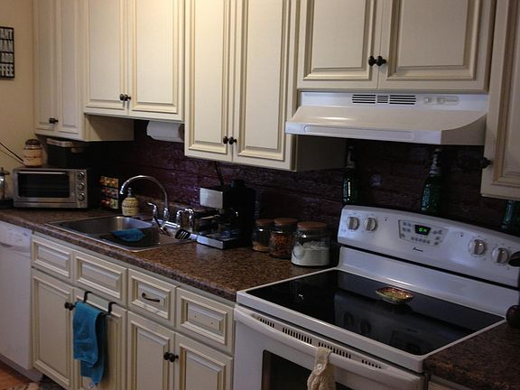 4th image of 212 E Waldburg St APT A